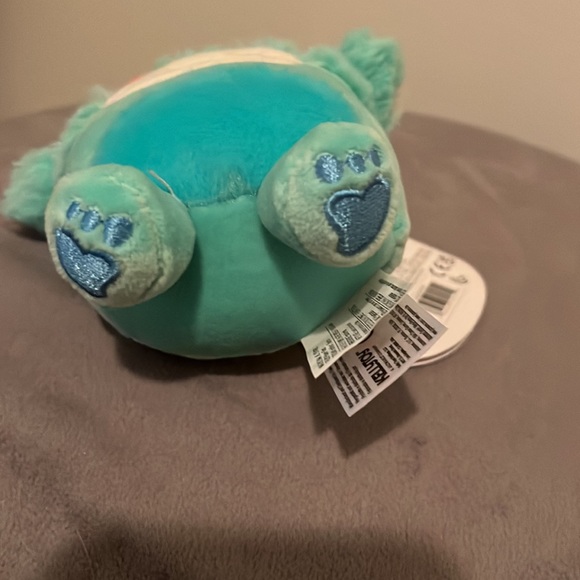 Joelle clip fuzzy belly and flower teal Bigfoot squishmallow clip - Picture 5 of 5